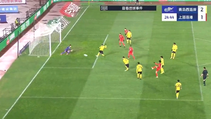 這球漂亮！19歲李新翔晃過(guò)張呈棟單挑防線(xiàn)破門(mén)，海港生涯處子球！